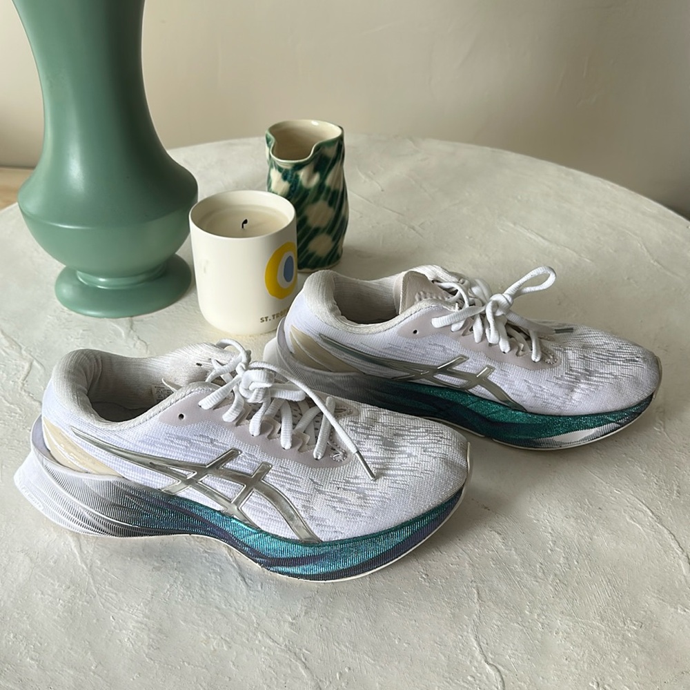 ASICS Novablast 3 Platinum - Size 8.5 Women’s